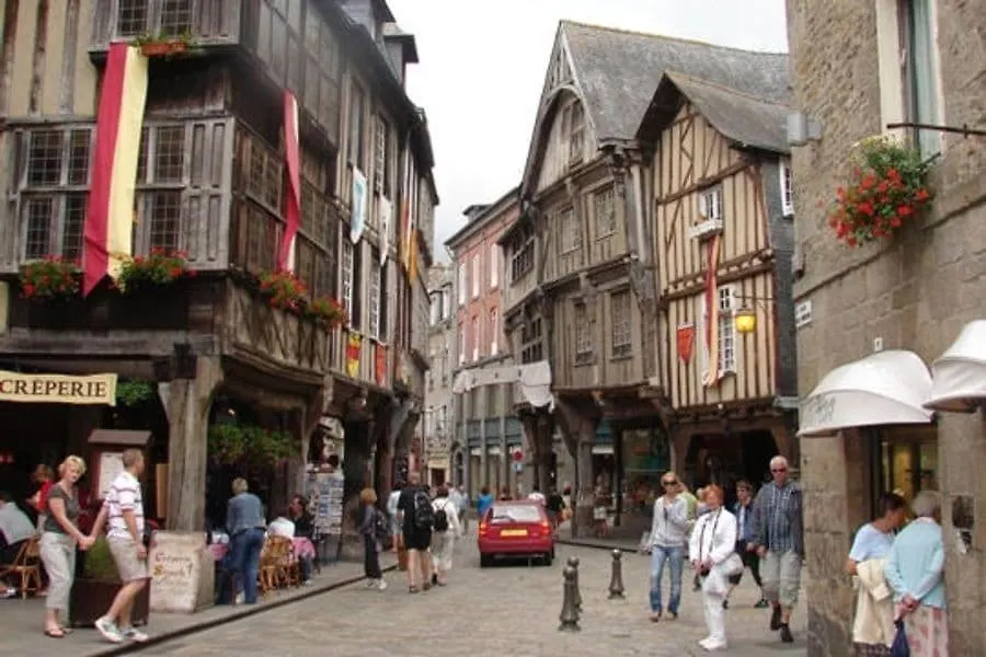 Apartment Esprit Loft In Dinan France